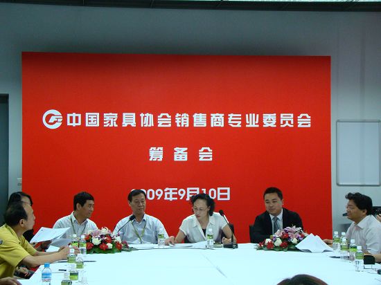 趙龍任中國(guó)家具協(xié)會(huì)銷售商委員會(huì)首席顧問兼培訓(xùn)主任